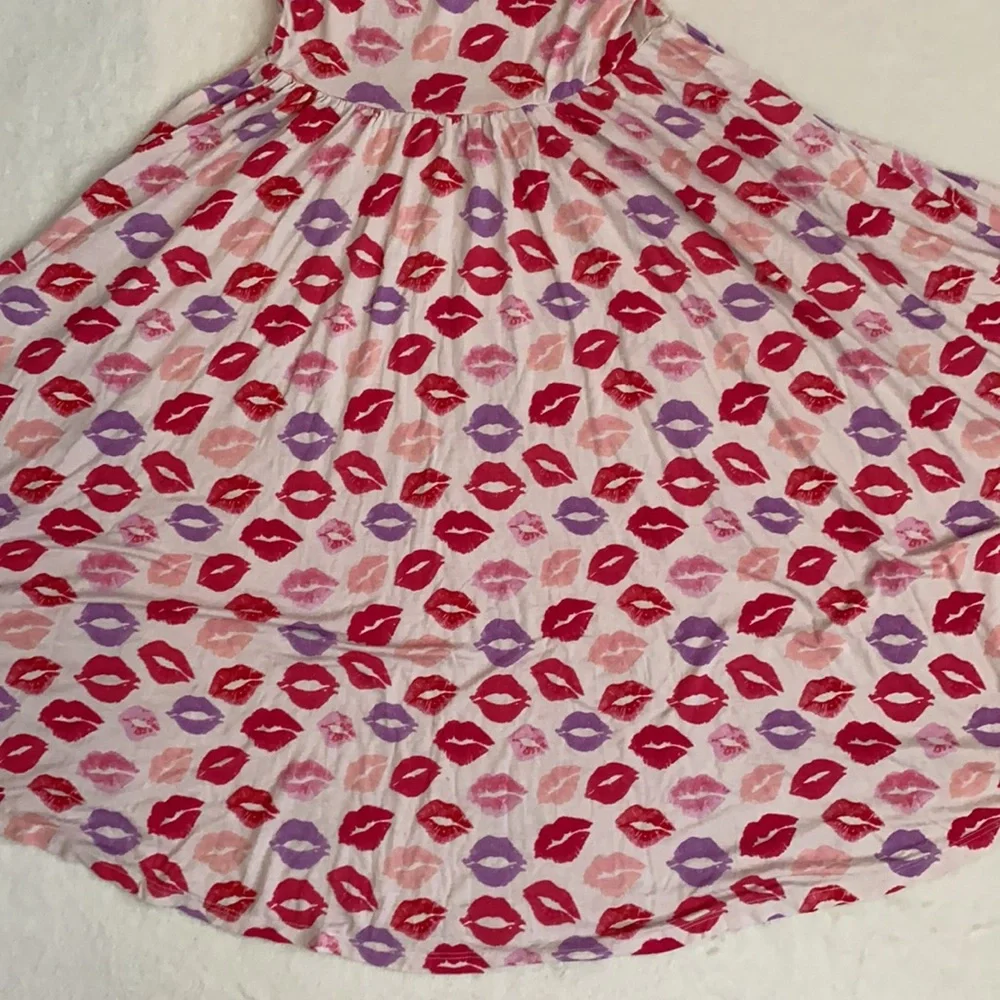 Posh Peanut | Lola Kiss Lips Flutter Sleeve Twirl Bamboo Dress Red/Pink (9Y) - Picture 12 of 15